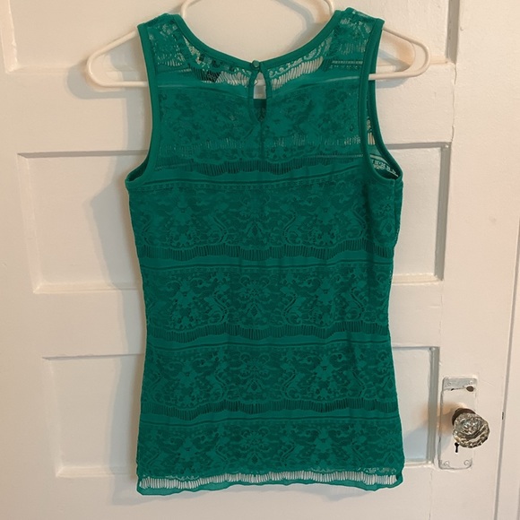 Lace sleeveless blouse/tank top - Size small - Picture 4 of 4